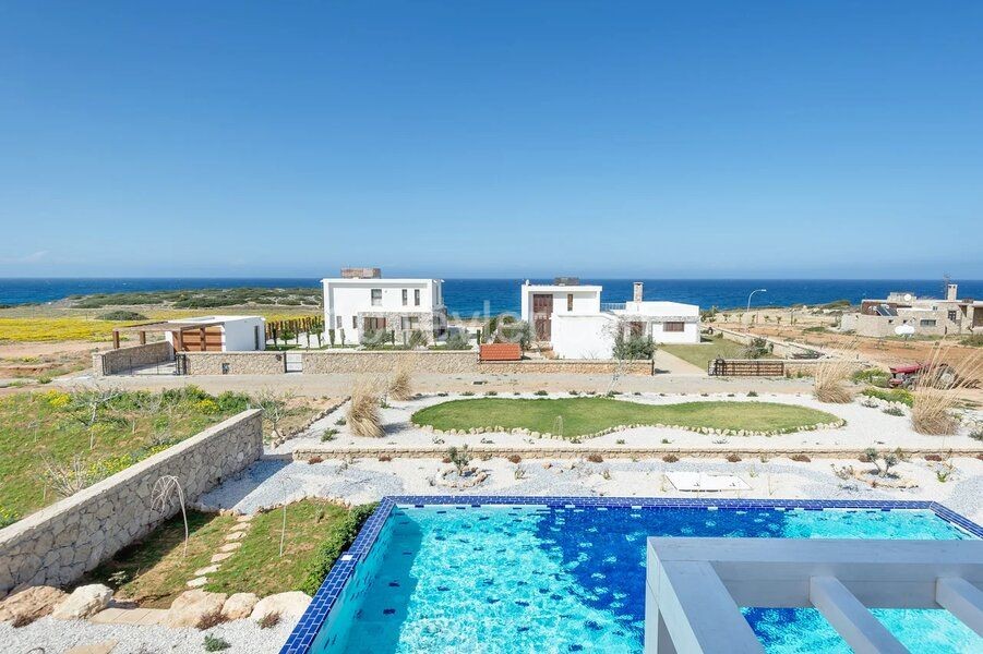 Villa zum Verkauf in Kyrenia mit Garten / privatem Pool und Garten 5 + 1 ** 