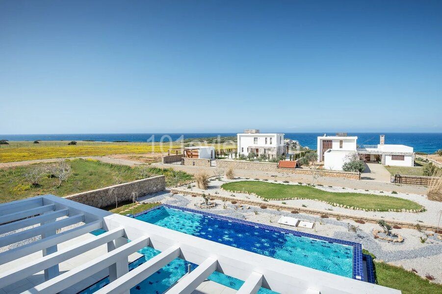 Villa zum Verkauf in Kyrenia mit Garten / privatem Pool und Garten 5 + 1 ** 