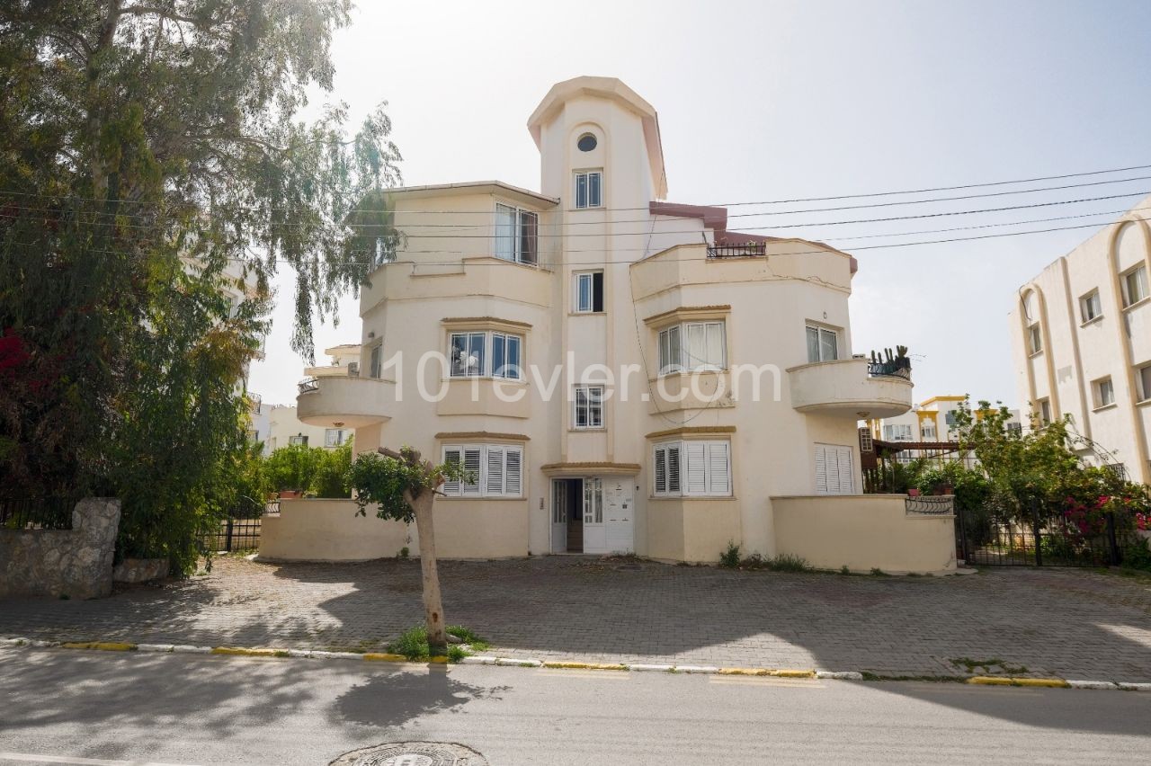 3+1 apartment for rent in Kyrenia Center 
