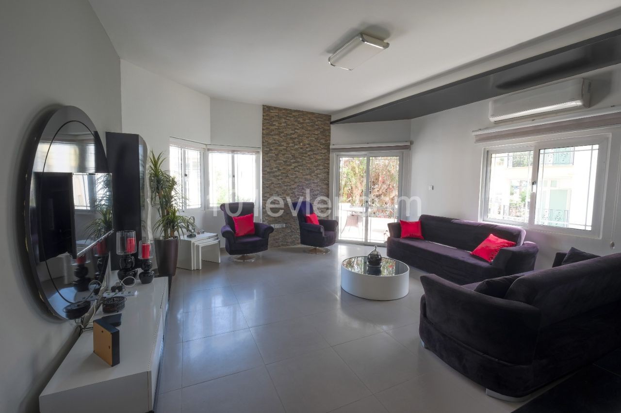 3+1 apartment for rent in Kyrenia Center 