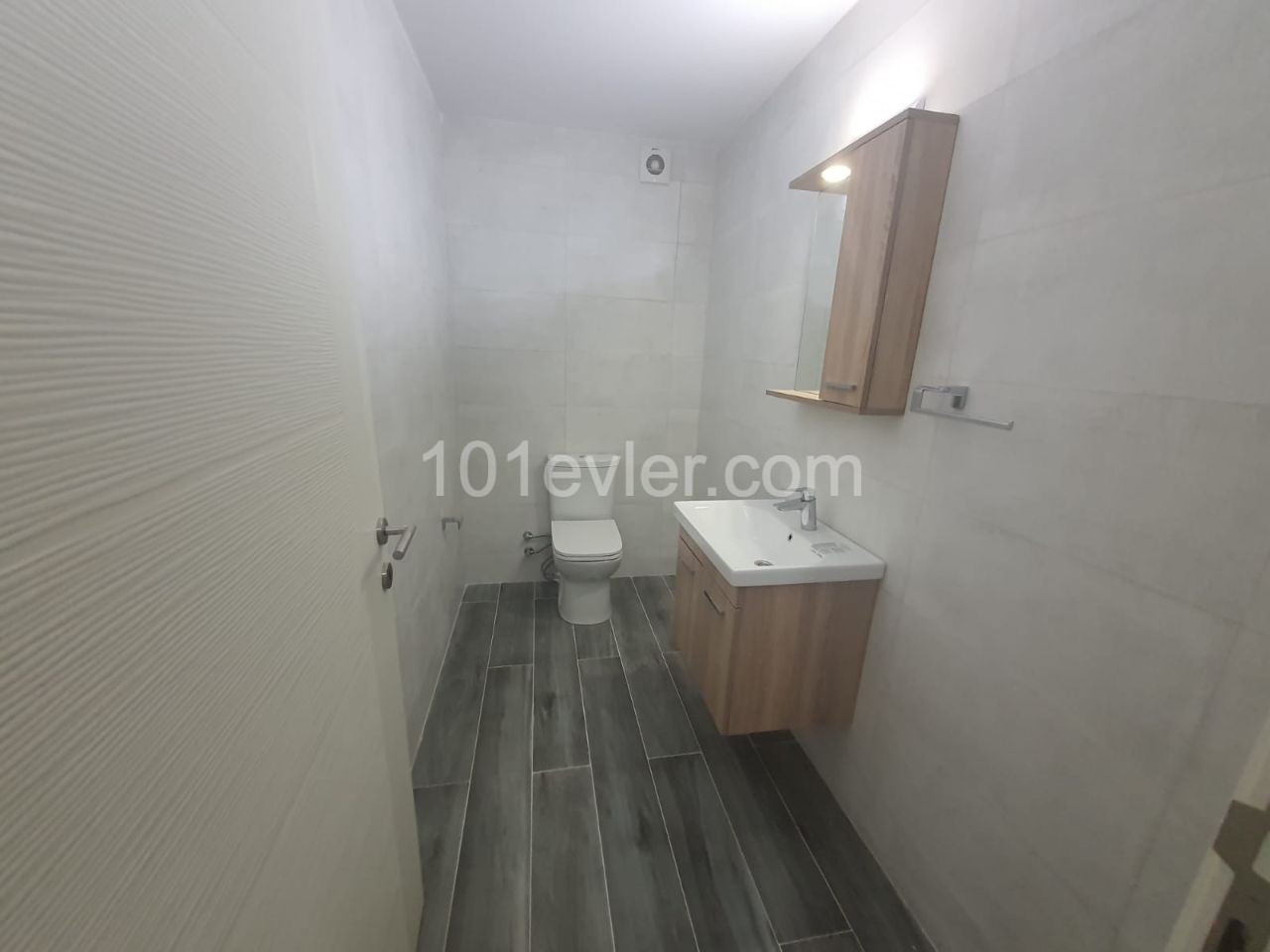 3 bedroom penthouse apartment for rent in Kyrenia Center / Dublex