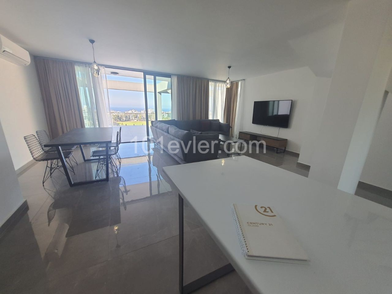 3 bedroom penthouse apartment for rent in Kyrenia Center / Dublex