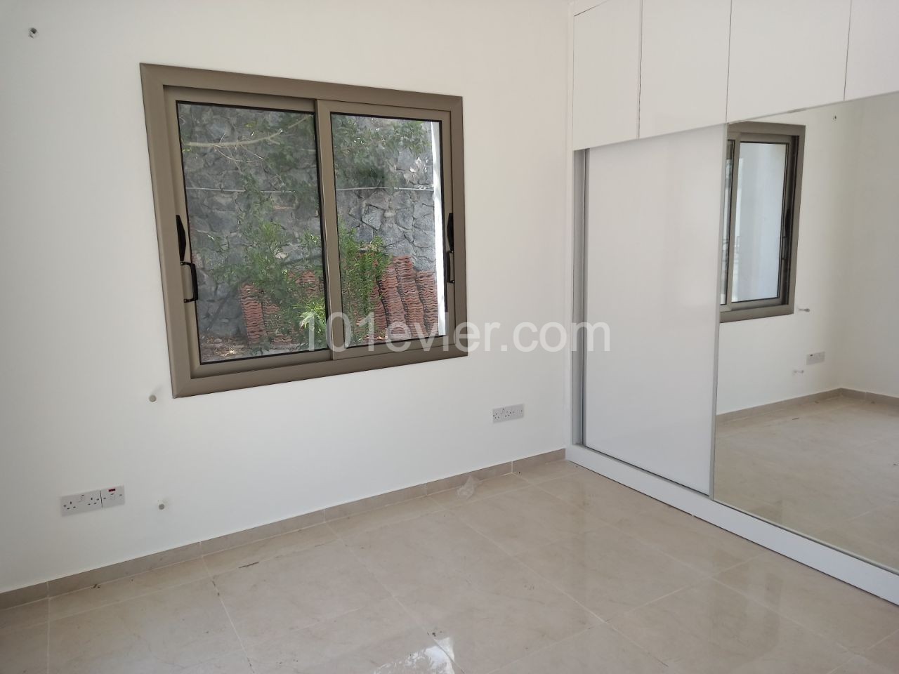 2 bedroom apartment for rent in Kyrenia, Alsancak / With garden