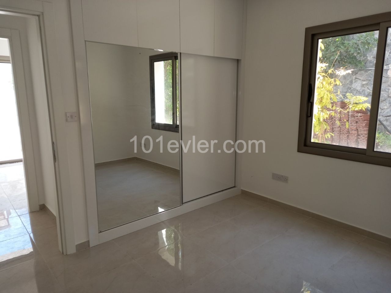 2 bedroom apartment for rent in Kyrenia, Alsancak / With garden