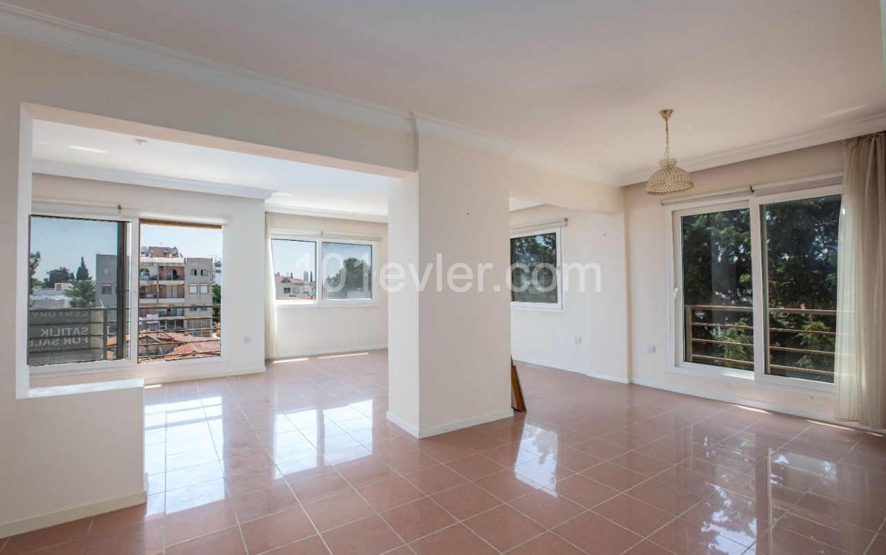 5 bedroom apartment for sale in Nicosia, Dereboyu