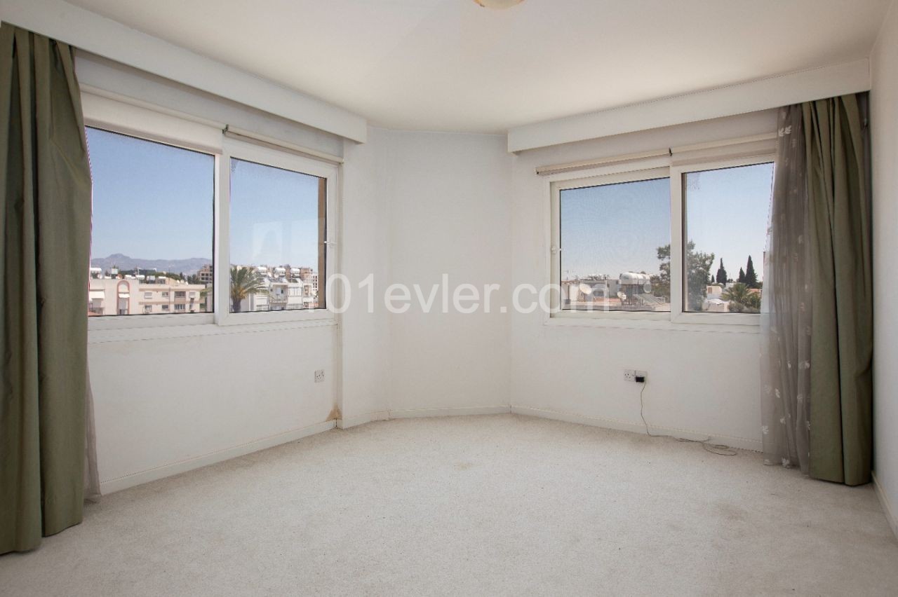 5 bedroom apartment for sale in Nicosia, Dereboyu