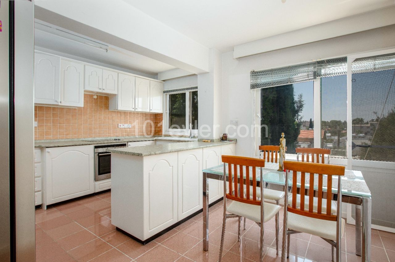 5 bedroom apartment for sale in Nicosia, Dereboyu