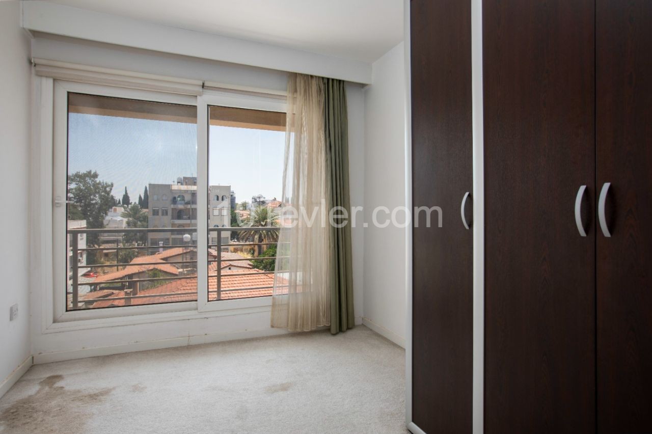 5 bedroom apartment for sale in Nicosia, Dereboyu