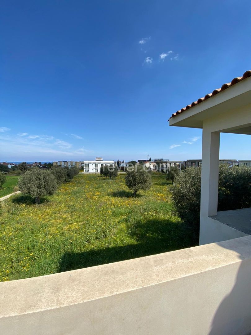 Grundstück zum Verkauf in Kyrenia Chatalköy / Berg-und Meerblick ** 