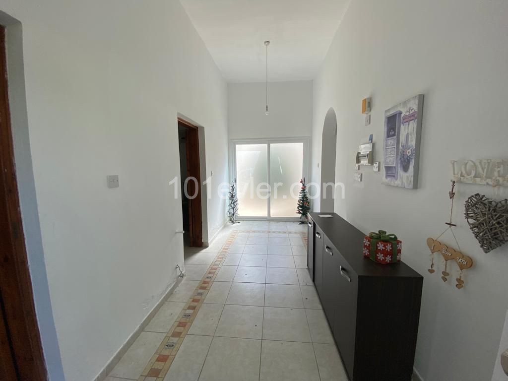 Girne Alsancak Satılık 3+1 Villa / Havuzlu