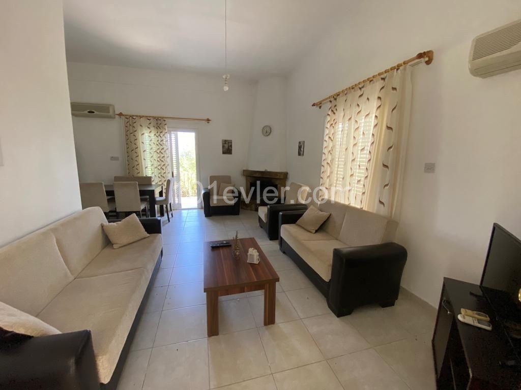 Girne Alsancak Satılık 3+1 Villa / Havuzlu