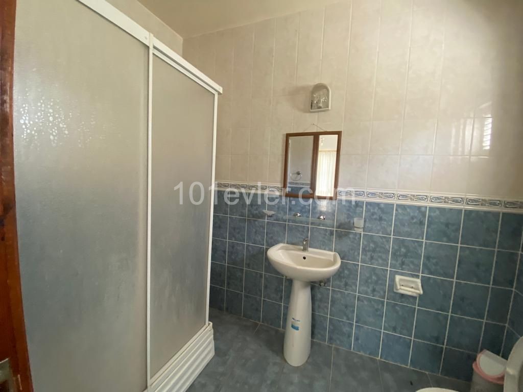 Girne Alsancak Satılık 3+1 Villa / Havuzlu