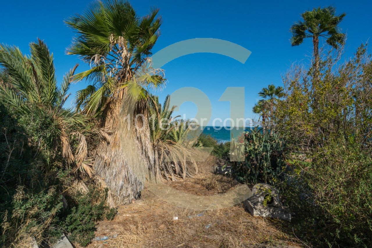 Villa Zum Verkauf In Kyrenia Chatalköy / Großer Garten ** 