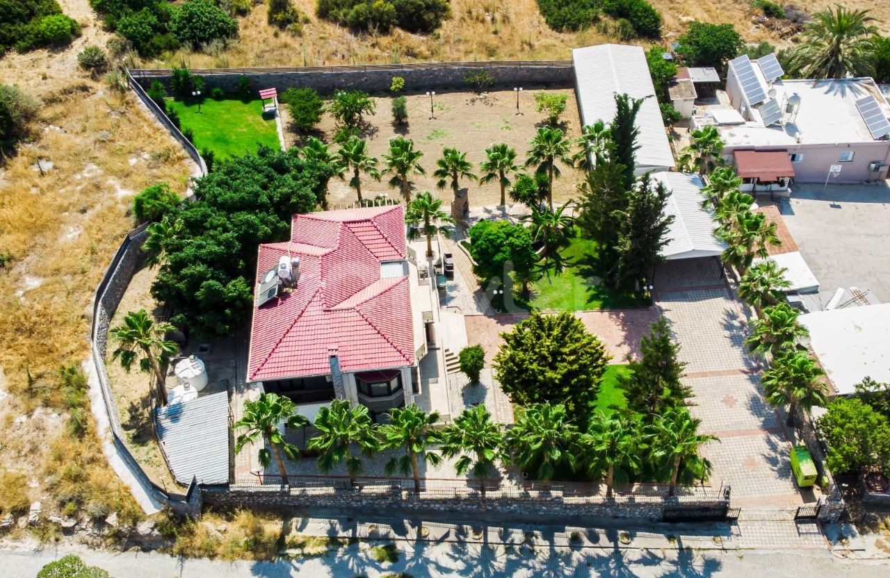 Girne Karşıyaka Satılık 3+1 Villa