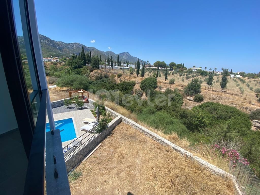 Villa Zum Verkauf In Kyrenia Chatalköy ** 