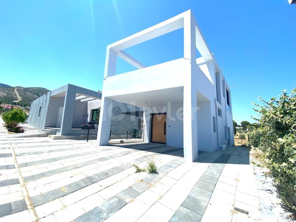 Villa Zum Verkauf In Kyrenia Chatalköy ** 