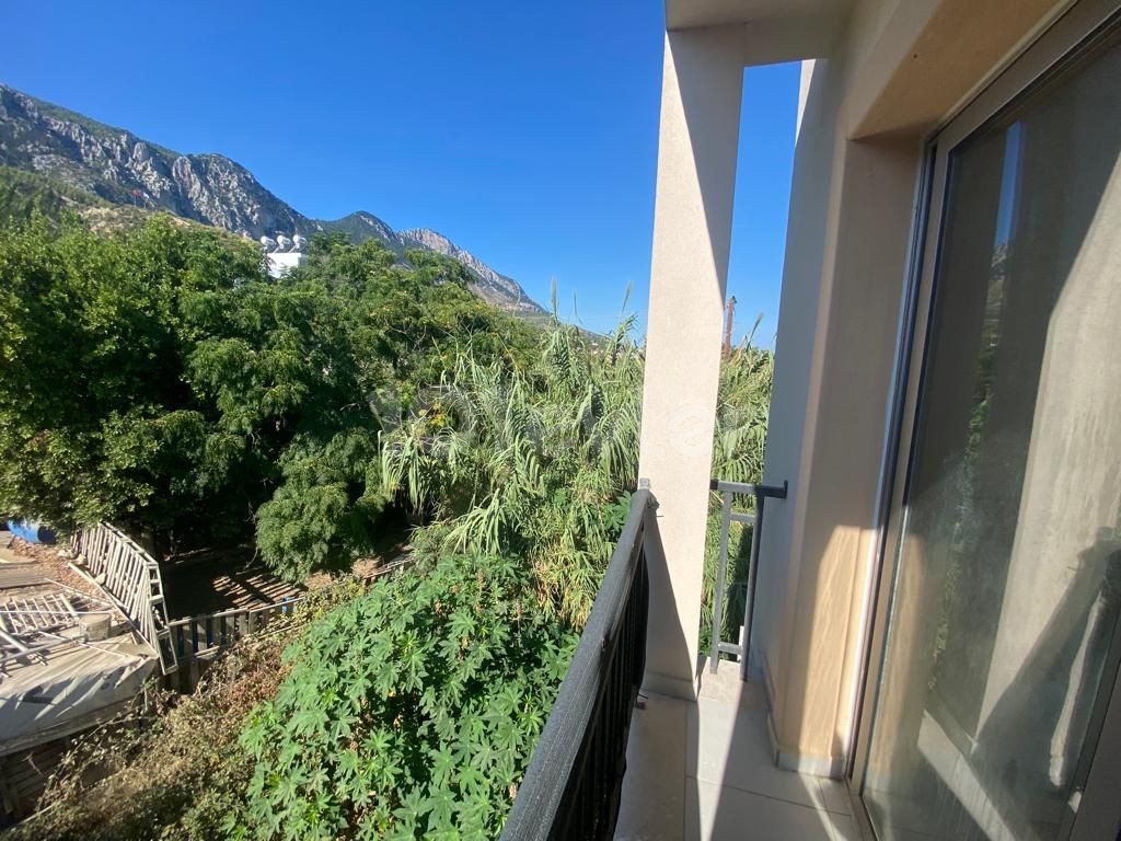 3+1 Wohnung zum Verkauf in Kyrenia Lapta / Berg-und Meerblick ** 