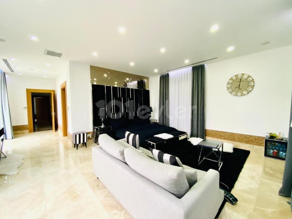 4+1 Villa Zum Verkauf In Kyrenia Alsancak / Luxus ** 