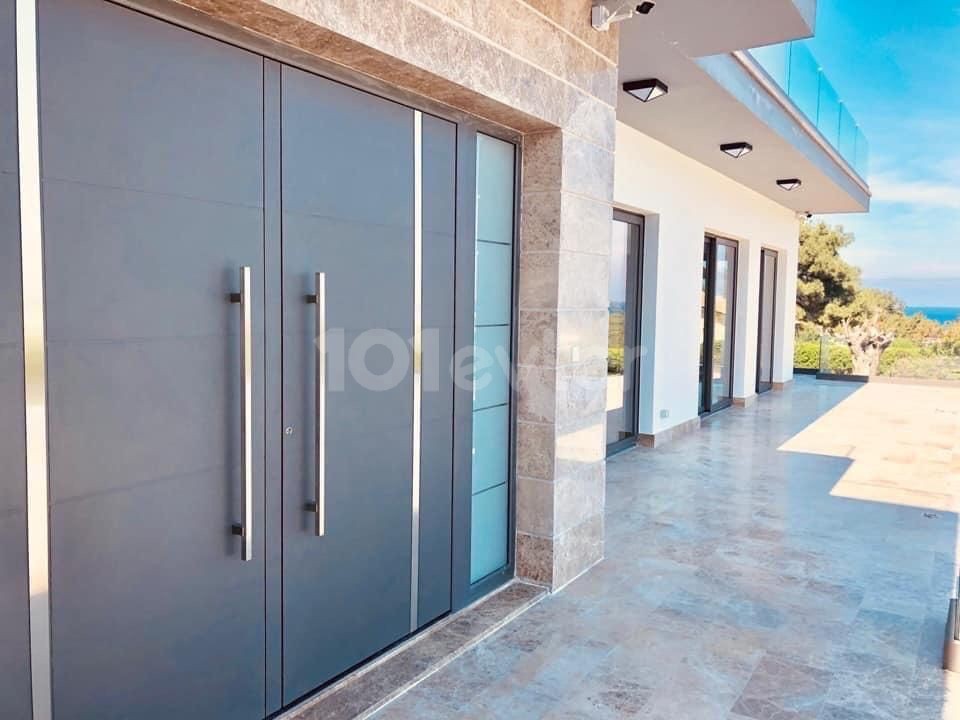 4 bedroom luxury villa for sale in Kyrenia, Alsancak 