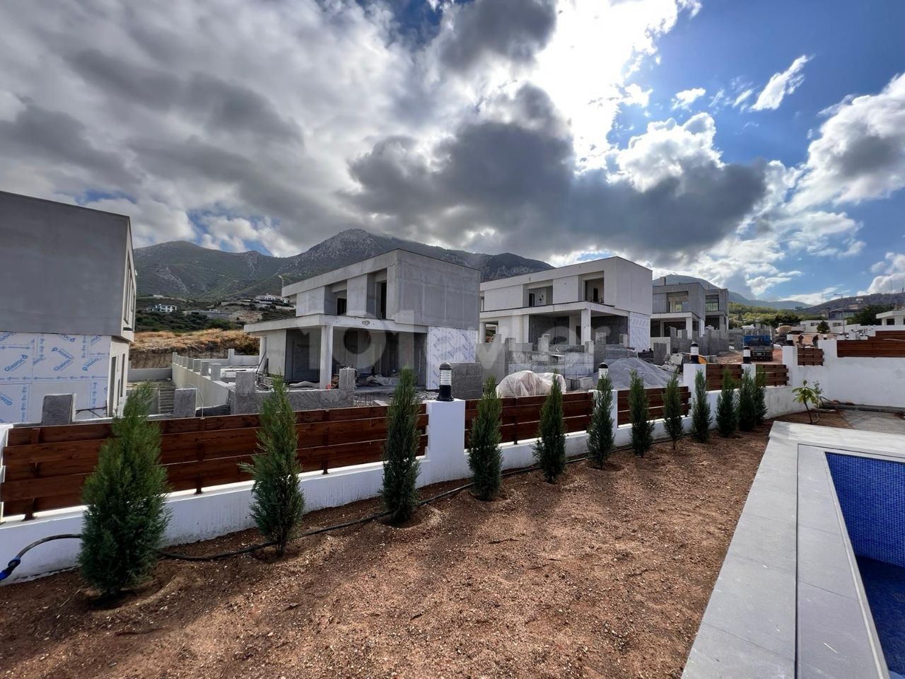 Kyrenia Bellapais 5+2 Villa zum Verkauf / Triplex