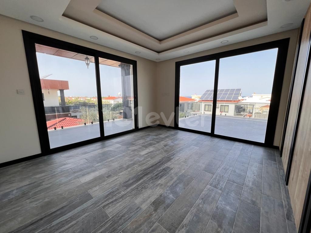 Girne Karaoğlanoğlu Satılık 4+1 Villa / Lüks