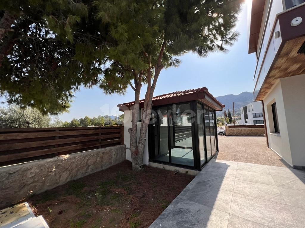 Girne Karaoğlanoğlu Satılık 4+1 Villa / Lüks