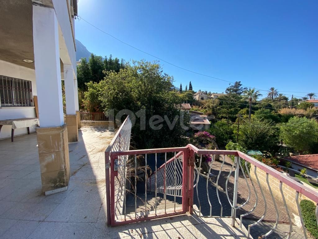 Girne Lapta Satılık 4+1 Villa / Deniz Manzaralı