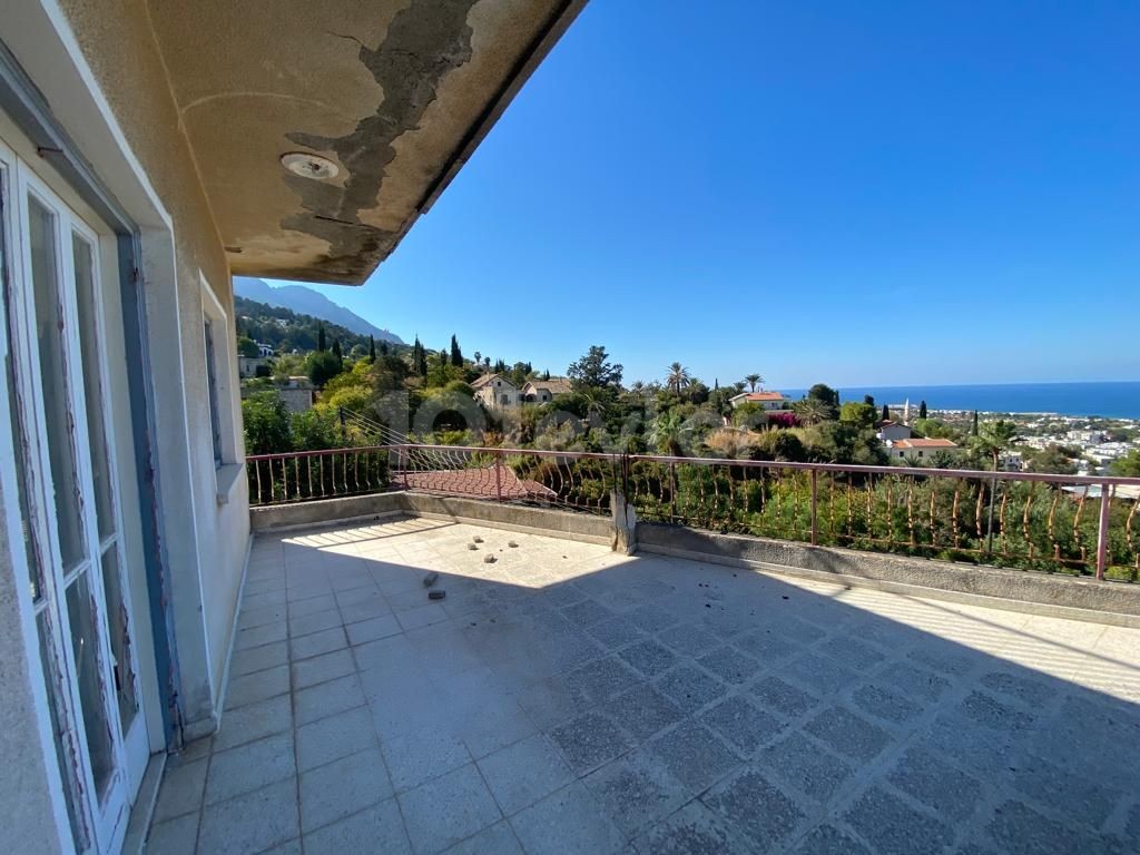 Girne Lapta Satılık 4+1 Villa / Deniz Manzaralı