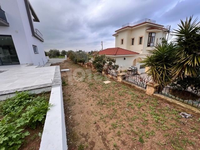 Girne Çatalköy Satılık 4+1 Villa / Özel Havuzlu