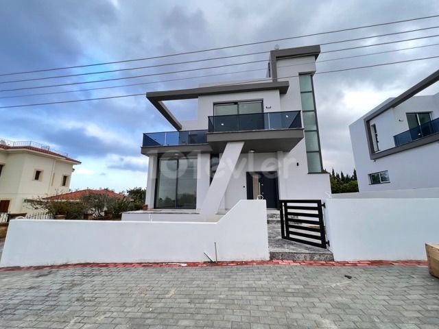 Girne Catalkoy 4+1 Villa zum Verkauf / mit privatem Pool