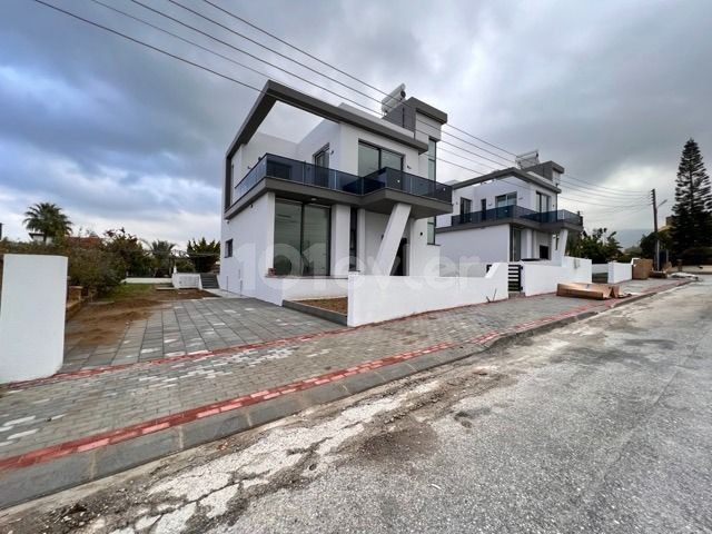 Girne Çatalköy Satılık 4+1 Villa / Özel Havuzlu