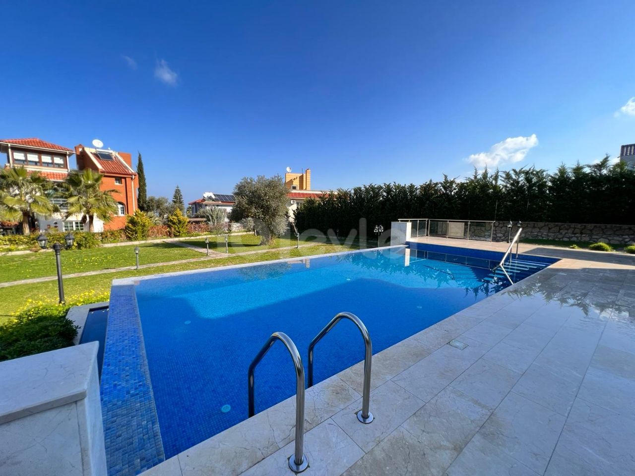 Zu verkaufen 3+1 Villa in Bellapais Kyrenia