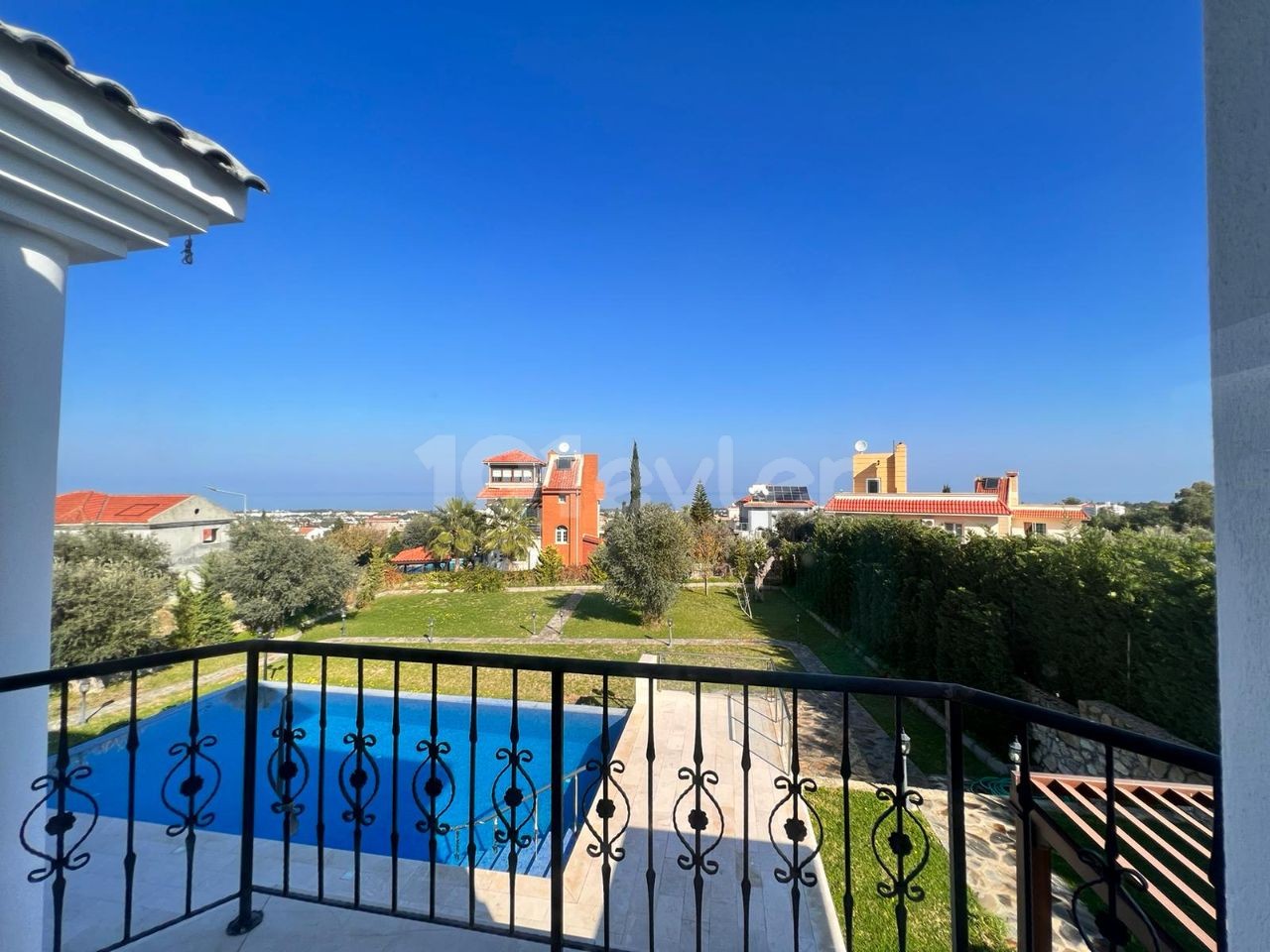 Zu verkaufen 3+1 Villa in Bellapais Kyrenia