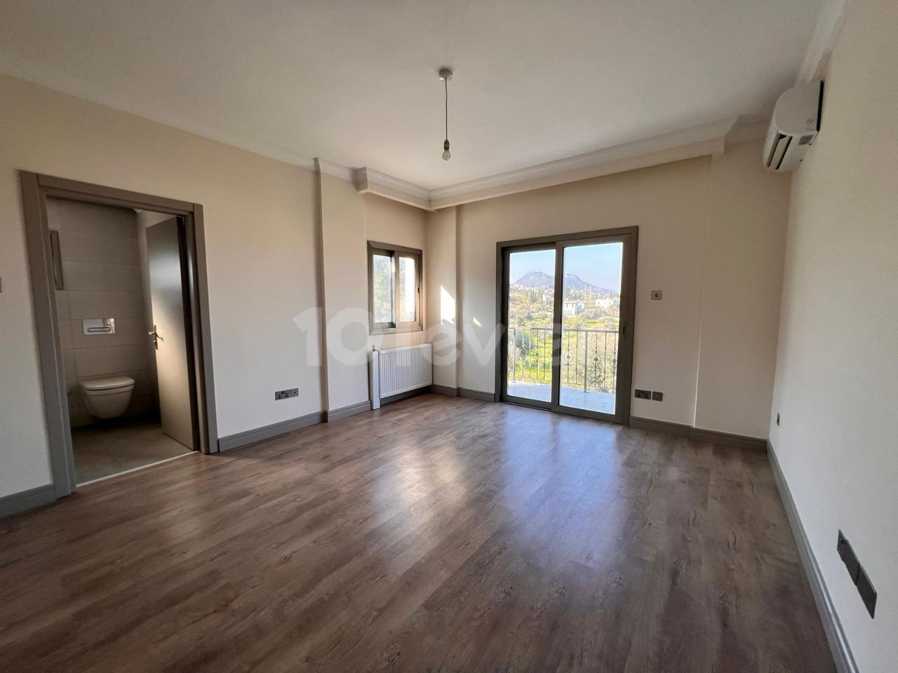 Zu verkaufen 3+1 Villa in Bellapais Kyrenia