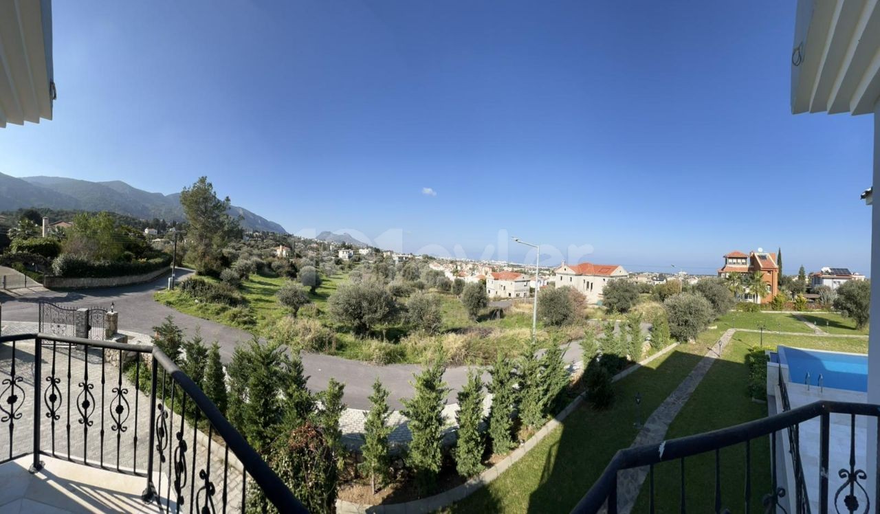 Zu verkaufen 3+1 Villa in Bellapais Kyrenia