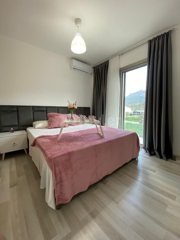 Triplex 3+1 Doppelvillen zum Verkauf in KYRENIA/ZEYTİNLİK