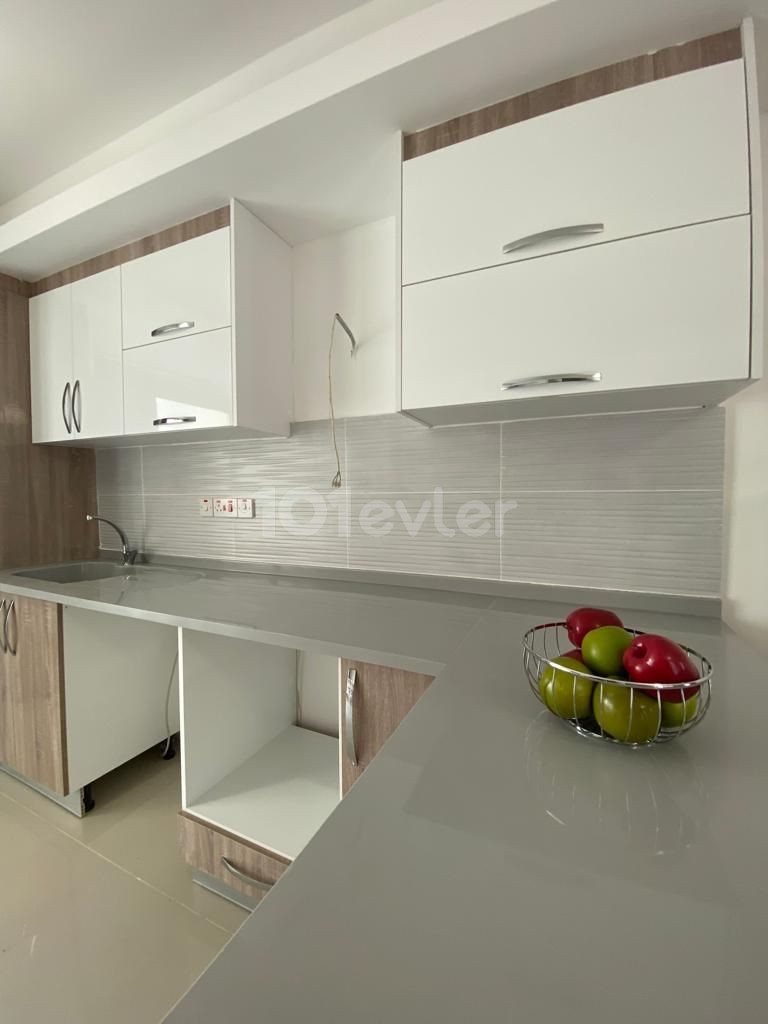 Triplex 3+1 Doppelvillen zum Verkauf in KYRENIA/ZEYTİNLİK