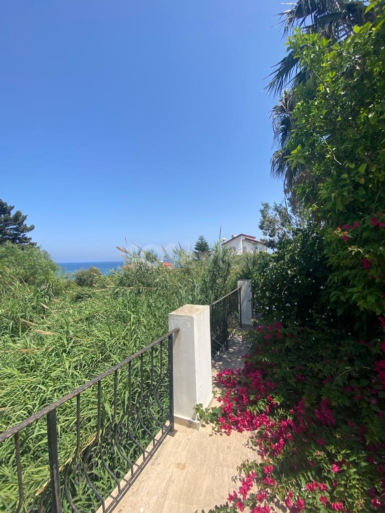 3+1 villa with pool for sale in Girne/Karaoğlanoğlu