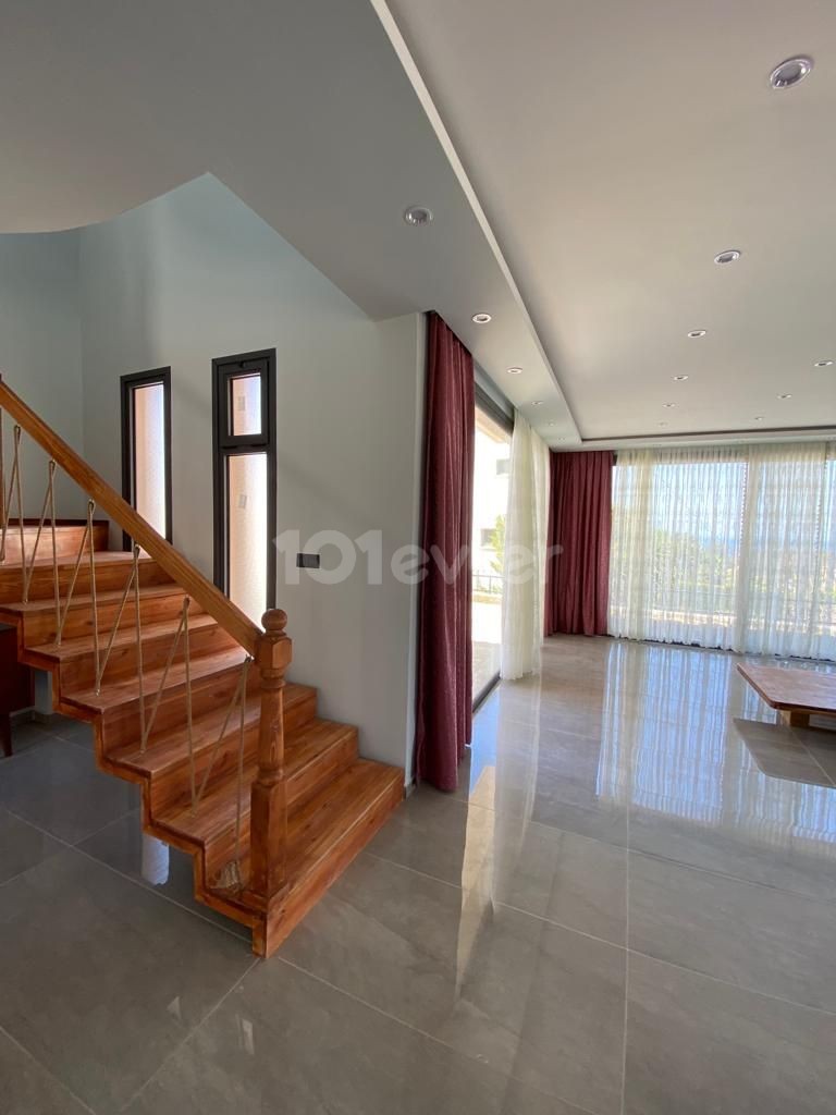 4+1 villa with private pool for rent in Girne/Çatalköy