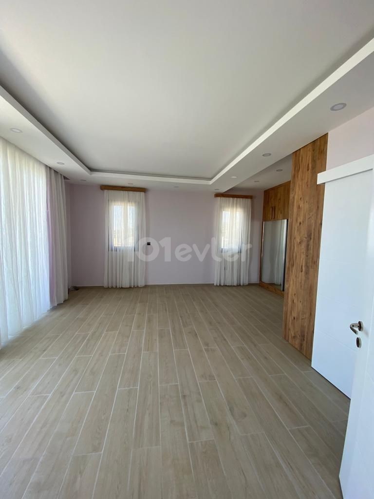 Girne/Çatalköy'de kiralık 4+1  özel havuzlu villa