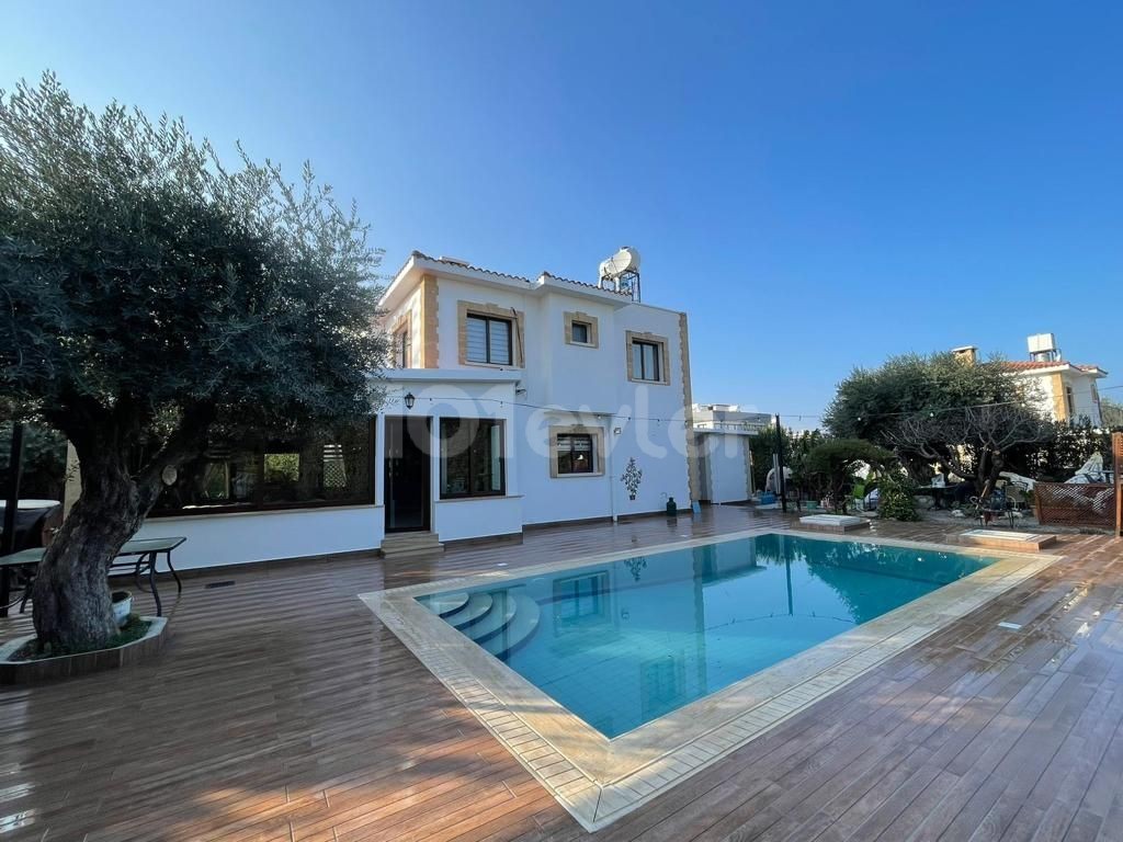 Zu verkaufen 4+1 Villa in Ozankoy Kyrenia