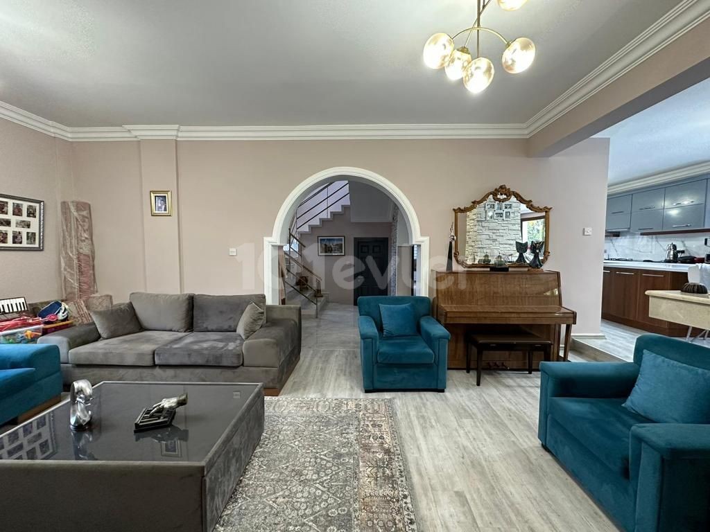 Girne Ozanköy Satılık 4+1 Villa