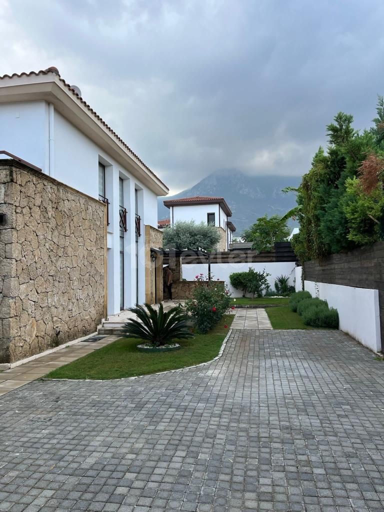 Girne Ozanköy Kiralık 3+1 Villa / Özel Havuzlu 