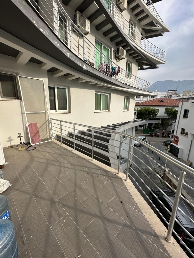 Zu verkaufen 3+1 Wohnung / Vollmöbliert in Kyrenia Zentrum