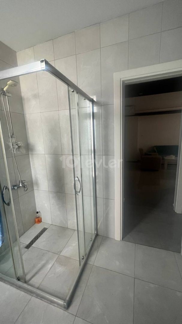 Lapta'da Dağ Manzaralı Kısa Dönem Kiralık 1+1 Daire