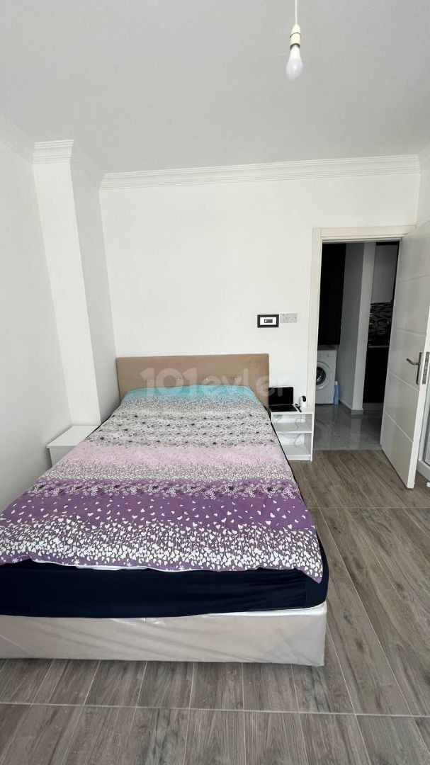 Lapta'da Dağ Manzaralı Kısa Dönem Kiralık 1+1 Daire