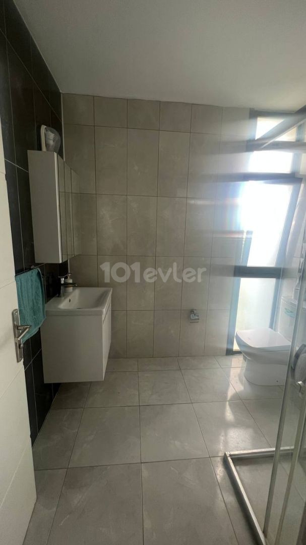 Lapta'da Dağ Manzaralı Kısa Dönem Kiralık 1+1 Daire