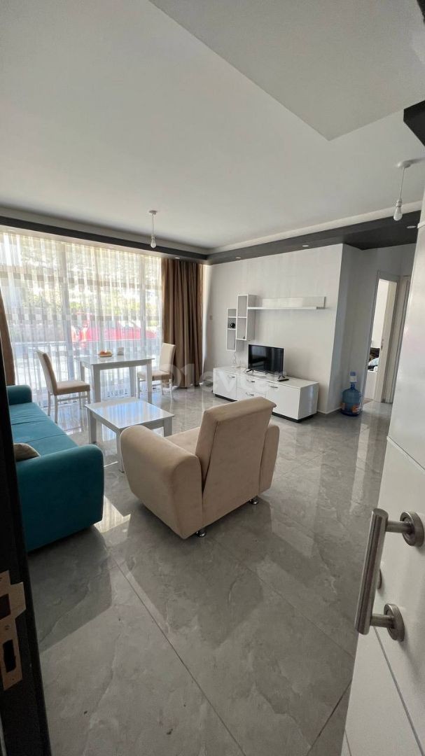 Lapta'da Dağ Manzaralı Kısa Dönem Kiralık 1+1 Daire