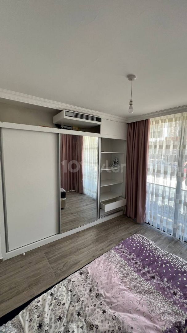 Lapta'da Dağ Manzaralı Kısa Dönem Kiralık 1+1 Daire