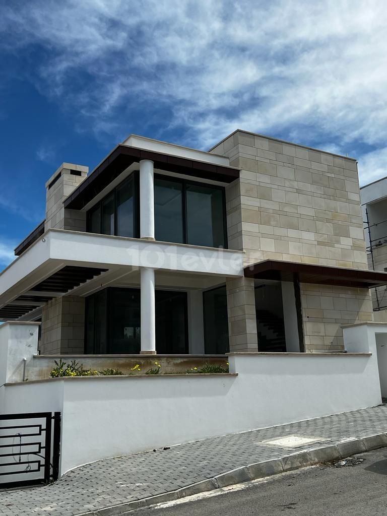  GIRNE, ZEYTINLIK SATILIK VILLA 3+1